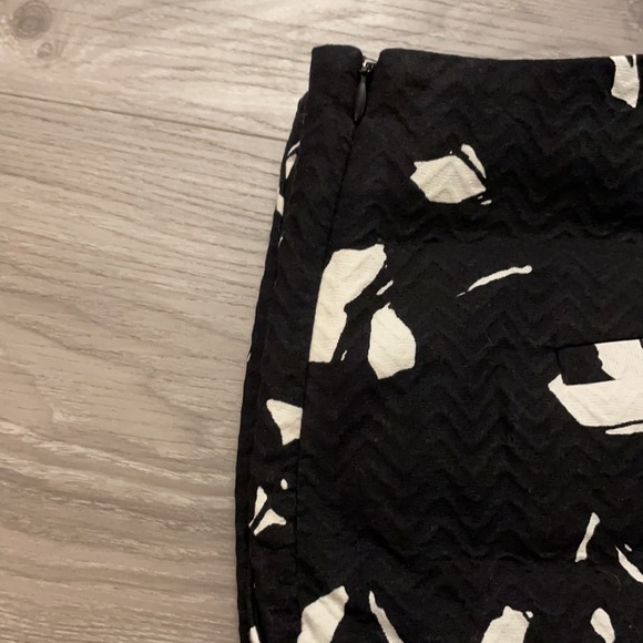 Black and White Shorts - Picture 4 of 6